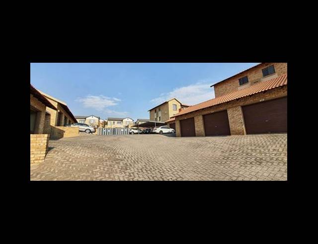 2 BEDROOM TOWNHOUSE FOR SALE IN MEYERSDAL